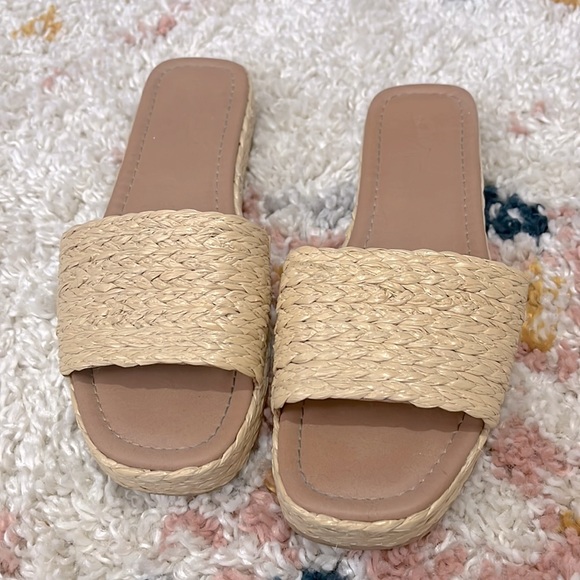 Slip on sandals with small platform - Picture 1 of 7